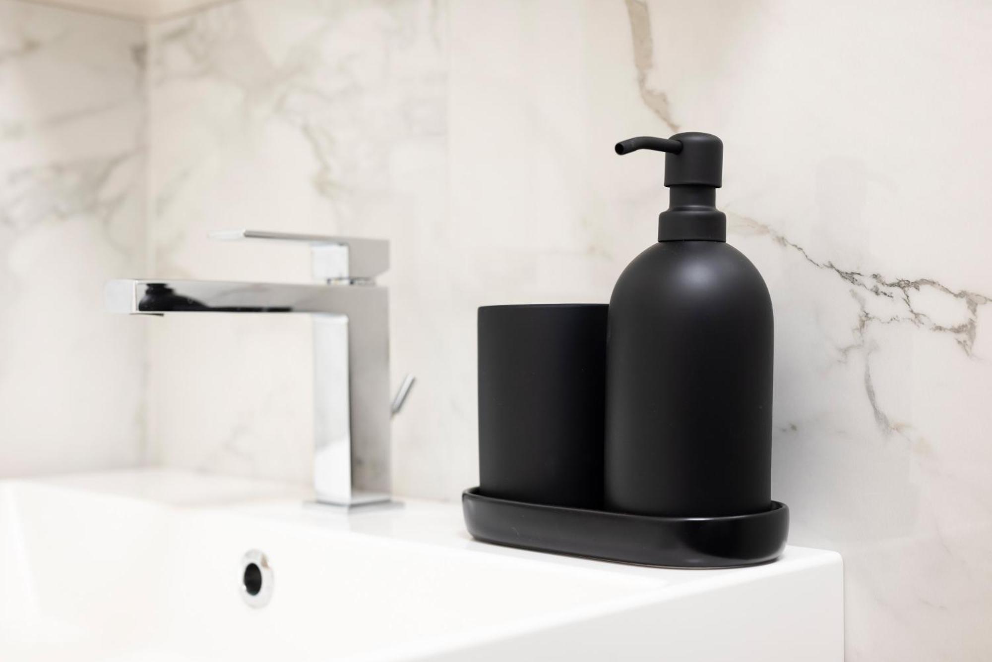 Visconti Suites - Luca Stay Milan Bagian luar foto