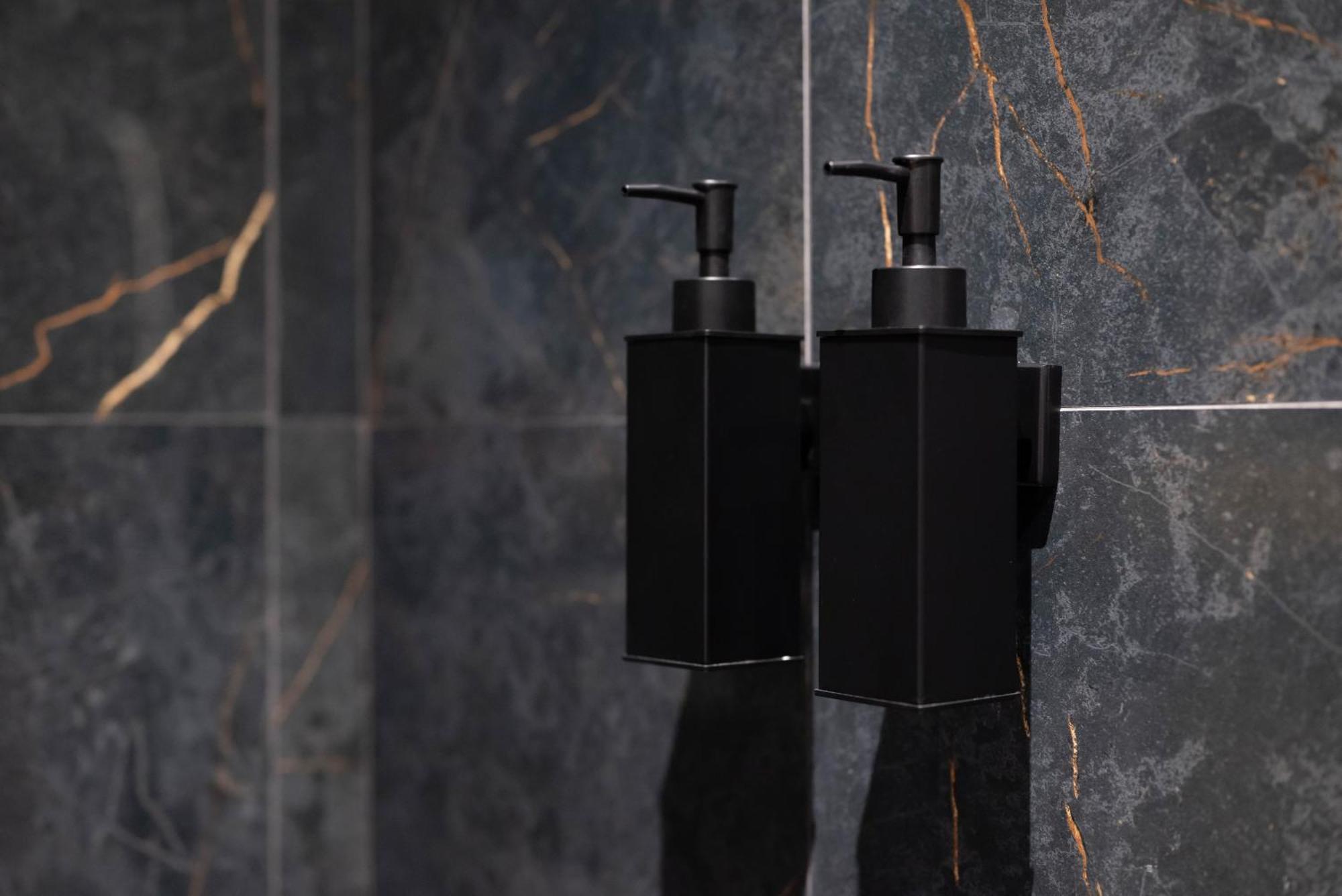 Visconti Suites - Luca Stay Milan Bagian luar foto